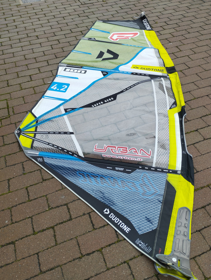 Vela windsurf Duotone Super Hero 4.2 - 2019- usata