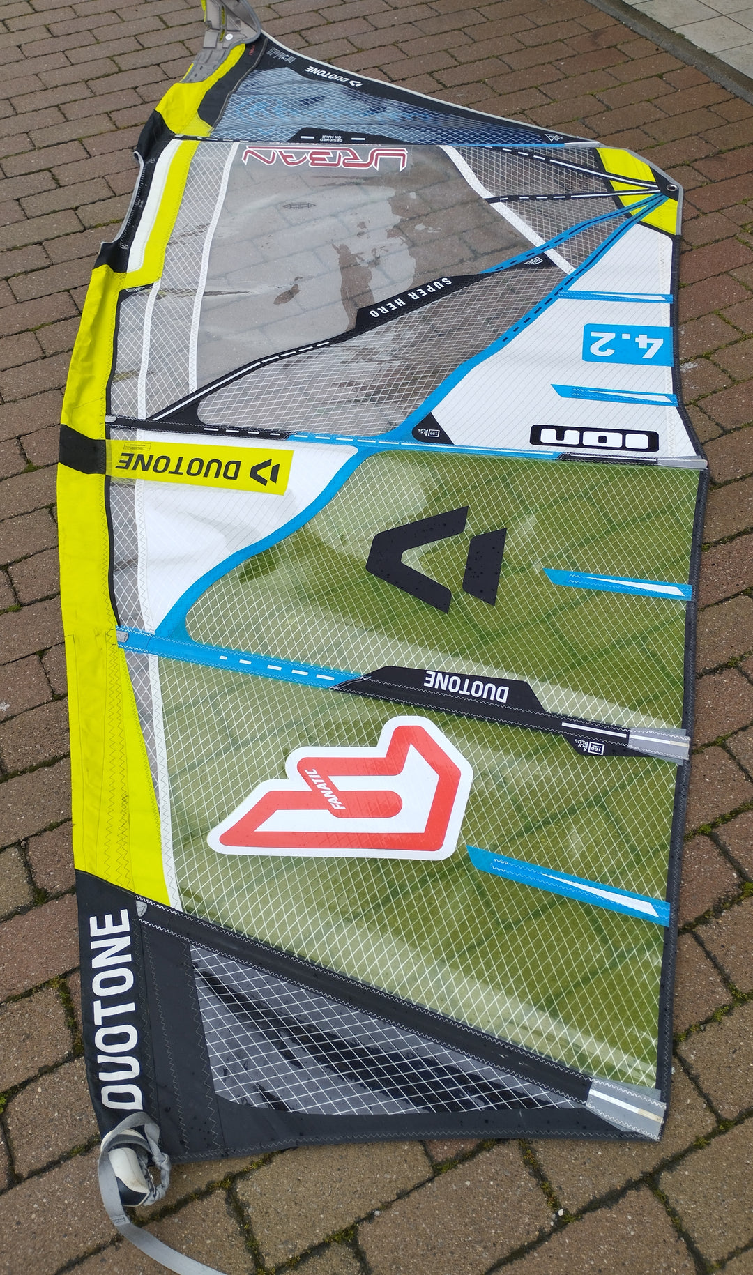 Vela windsurf Duotone Super Hero 4.2 - 2019- usata